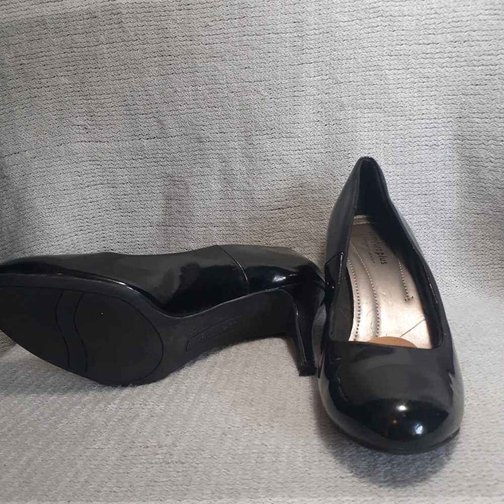 Comfort plus by confessions size 8 black pumps